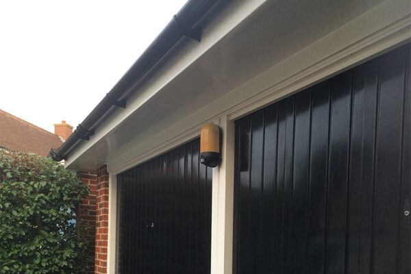Fascia & soffit in white with black gutter